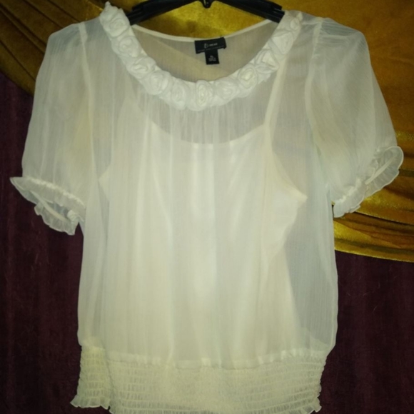 Off white blouse with rose lined çollar - Picture 3 of 3